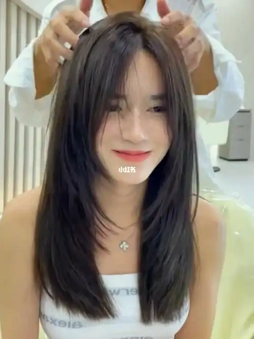 今年最流行减龄高层次中长发发型