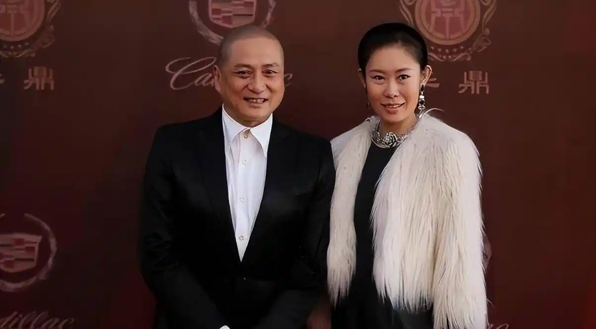 汤镇业老婆颜值普通!