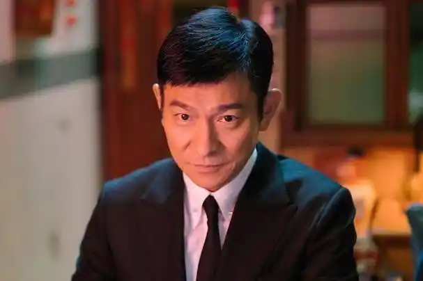 原创人潮汹涌排片口碑上涨万茜和肖央的最后选择让刘德华感动