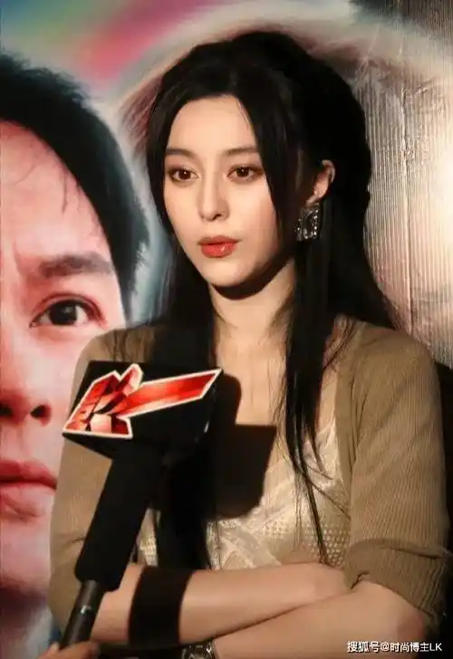 范冰冰20岁进组照曝光!白色吊带裙搭小针织,网友:美过头了!