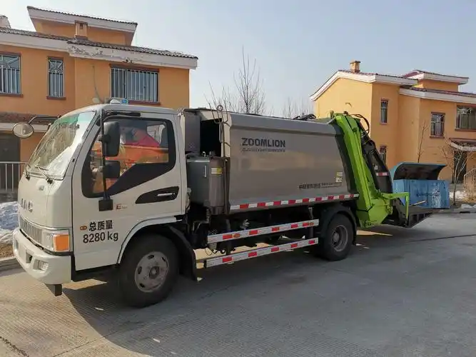 绥滨农场城管局"新成员"--压缩式垃圾车助力美城建设