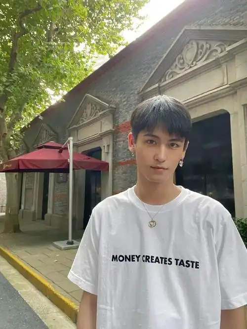 颜值超高的小哥哥,想和这张又纯又欲的脸谈恋爱!