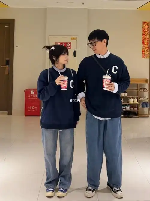 17077150一起上班啦好喜欢卫衣呀