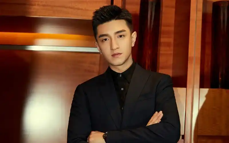 金瀚帅气有型写真图片桌面壁纸