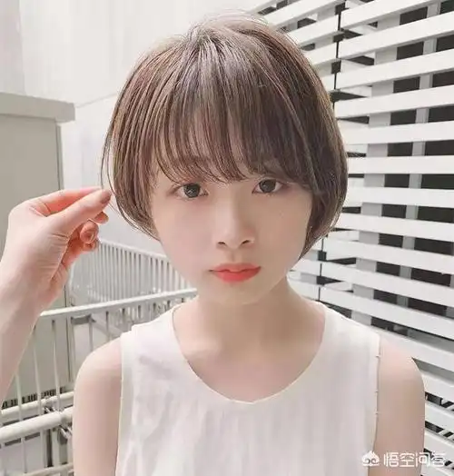 圆脸型女生适合哪些时尚又可爱的短发发型_清洁门户