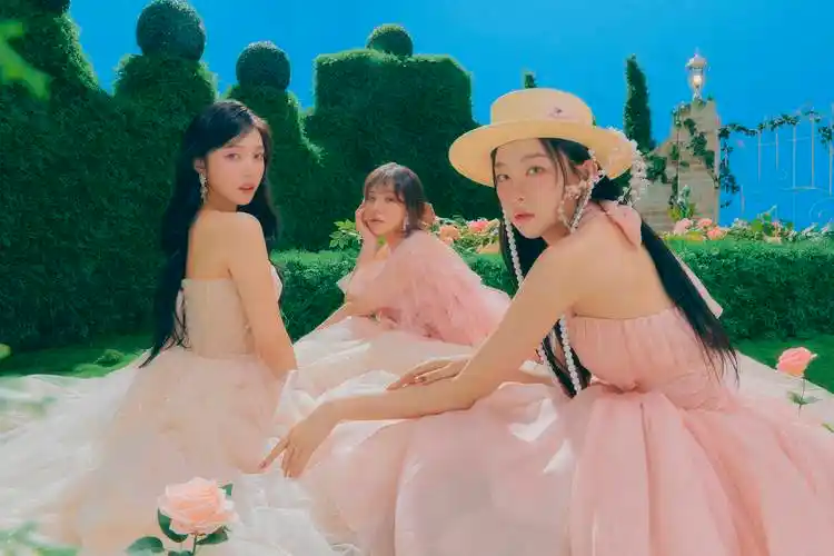 redvelvet团体预告照公开变身为春日女王