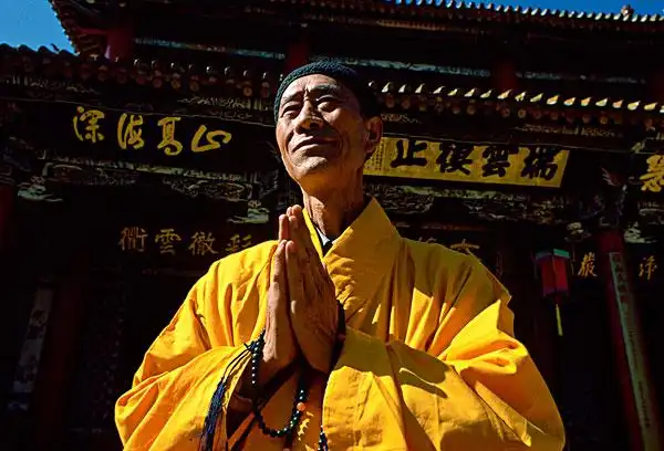 和尚,藏红花,色彩,长袍,双手合十,握,祈祷,佛教寺庙,瓷器,中国