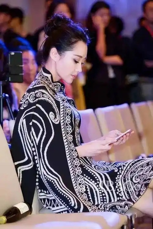 从头到脚都很勾人_许晴_旗袍_版权