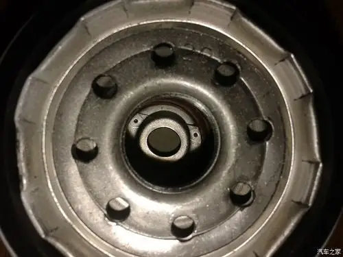 wix57002和豹王6790机油滤清器细节对比