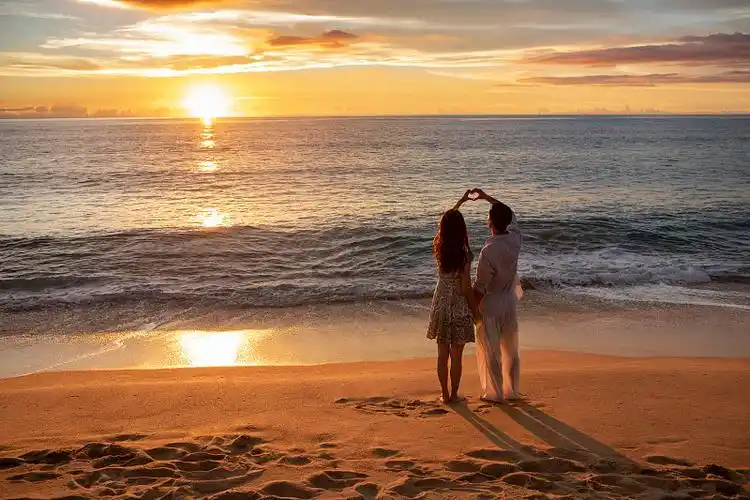 情侣 海 牵手图片—正版情侣 海 牵手图片_高清情侣 海 牵手图片购买