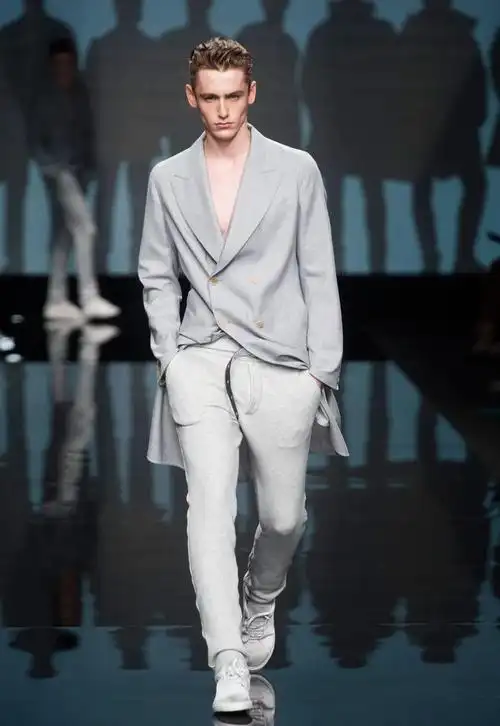 曾是清秀小鲜肉的英国时尚男模特不可多得的顶级男模