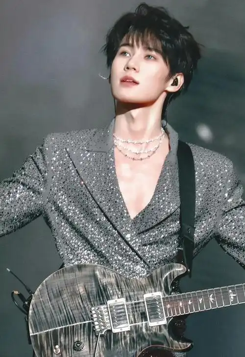 240126 全能vocal张真源:轮回舞台的激情燃动,粉丝热潮涌动!