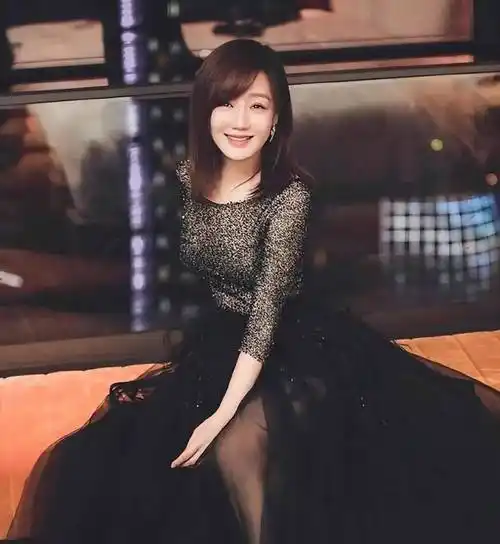 胡歌老婆客串《繁花》引热议,长相惨遭网友吐槽,历届女友被对比_黄曦