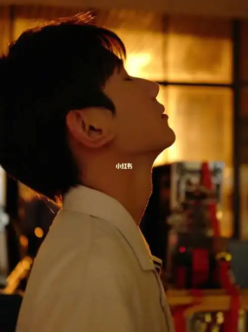 侧颜也太绝了06#王源 #男友喉结