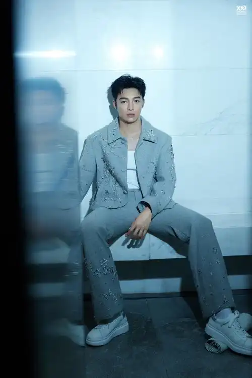 同@x玖少年团伍嘉成一起赴一场蓝色梦境