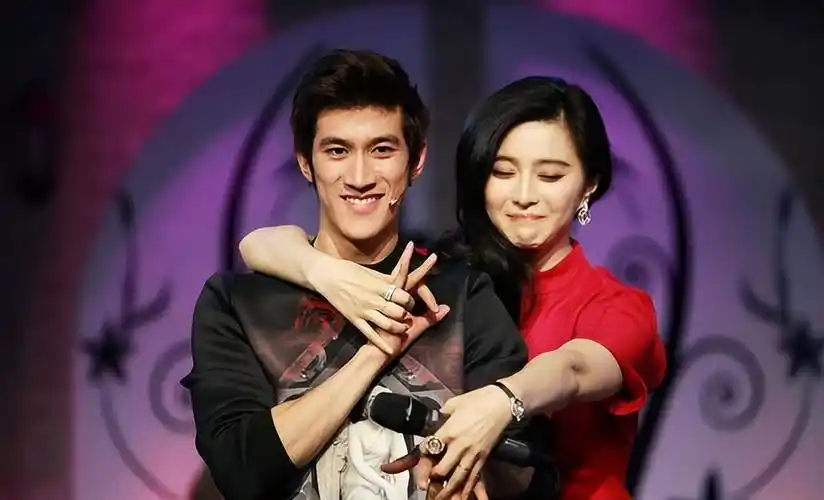 因长得像王力宏频繁被牵累,"混血王子"李治廷也结婚了?