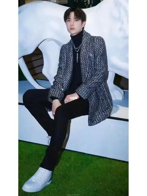 王一博同款91红底鞋招牌水晶鞋小白鞋