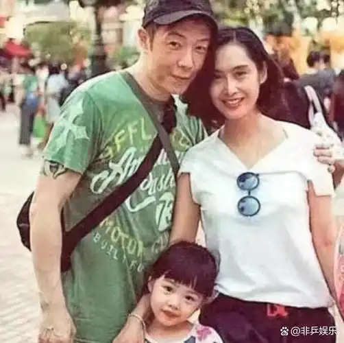 朱茵为丈夫黄贯中庆生12岁女儿面部照曝光黄莺长相好似妈妈