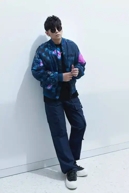 周杰伦帅照!_高清图集_新浪网