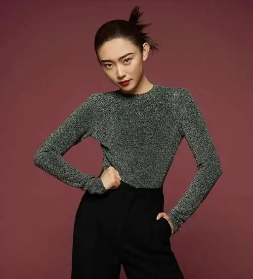 央视百变主持李七月女王范十足网友读心声团长真人更美