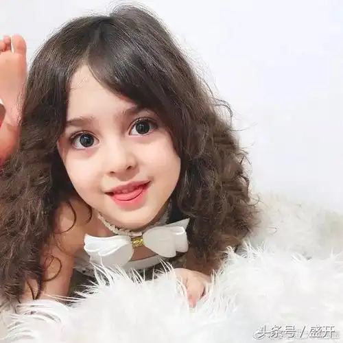 世界上最美的女童洋娃娃般的她像天使一样可爱