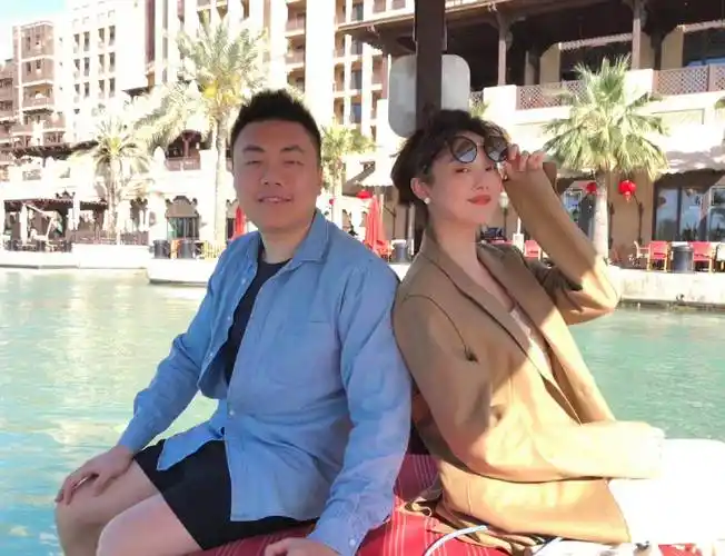 晚晚杨采钰社交平台晒美照,女神同框气质无敌,果然美女都扎堆的_时尚