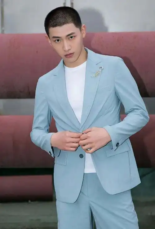 超短发圆寸头帅哥图集