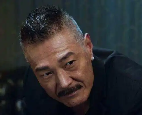 香港知名反派演员卢惠光曾是一代拳王离开成龙后却十分落魄