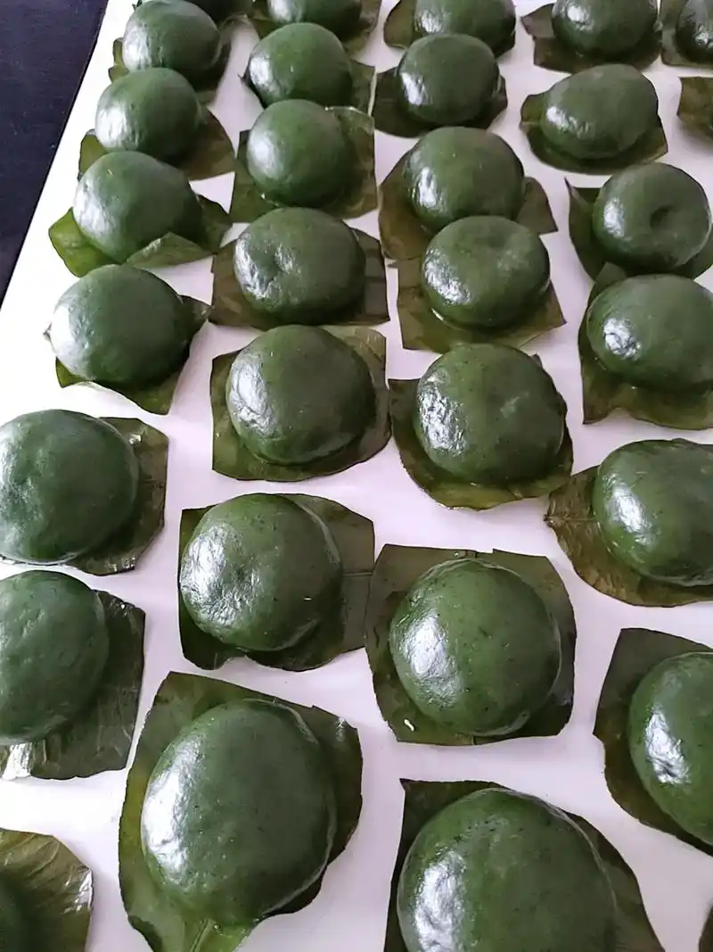 台风天无聊做艾草糍粑#艾叶糍粑 #纯天然绿色食品 #纯手工制 - 抖音