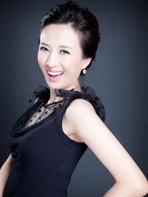 曹晓雯:嫁初恋老公,恩爱20年生一女,幸福美满