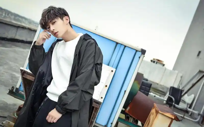 自制炎亚纶个人写真