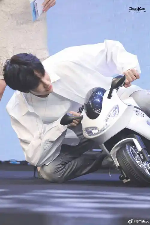 王一博魏若来##王一博长风破浪##王一博骑摩托vs魏若来骑摩托