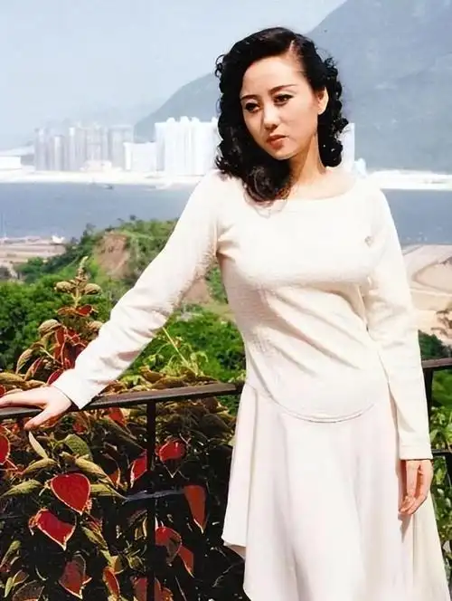 人间尤物利智嫁给李连杰为妻婚后生两女如今怎么样了