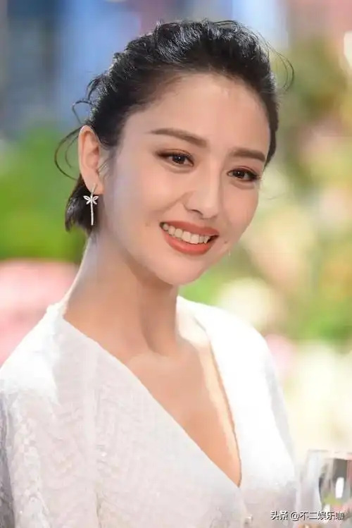 女神佟丽娅太美了酒窝加上治愈系笑容令人已经醉了