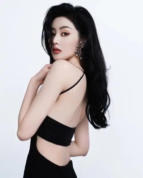 张天爱礼服证件照##张天爱背部线条