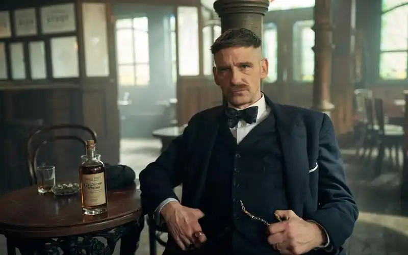 这是剃刀党的命令!"-by order of the peaky blinders!