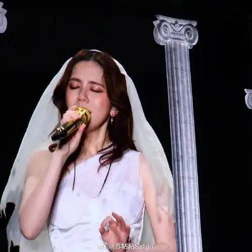 邓紫棋妈妈生日在父亲节