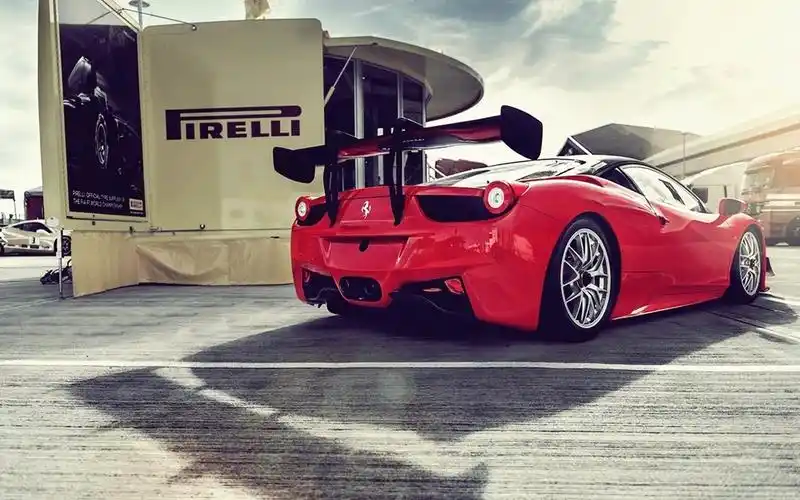 霸气侧漏的跑车桌面壁纸_这样酷炫的跑车