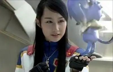 在2008年跟李佳航一起主演的那部中国首部真人版特摄剧《金甲战士》