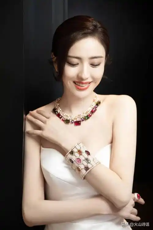 佟丽娅:从自卑的小女人到御姐范,她经历了什么?_陈思诚_舞台_女神