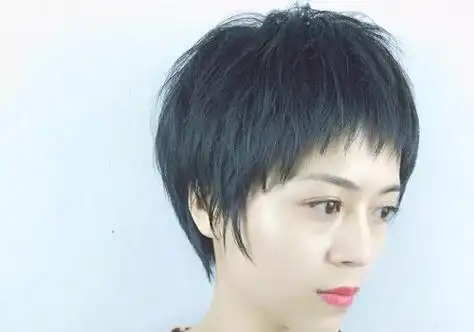 中年女士短发碎发发型