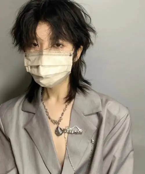 今日头条今日穿搭今日分享女士短发狼尾