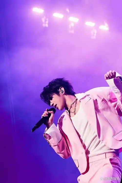 最近,徐坤工作室发布了一则公告,宣布蔡徐坤迷2021巡回演唱会后续场次