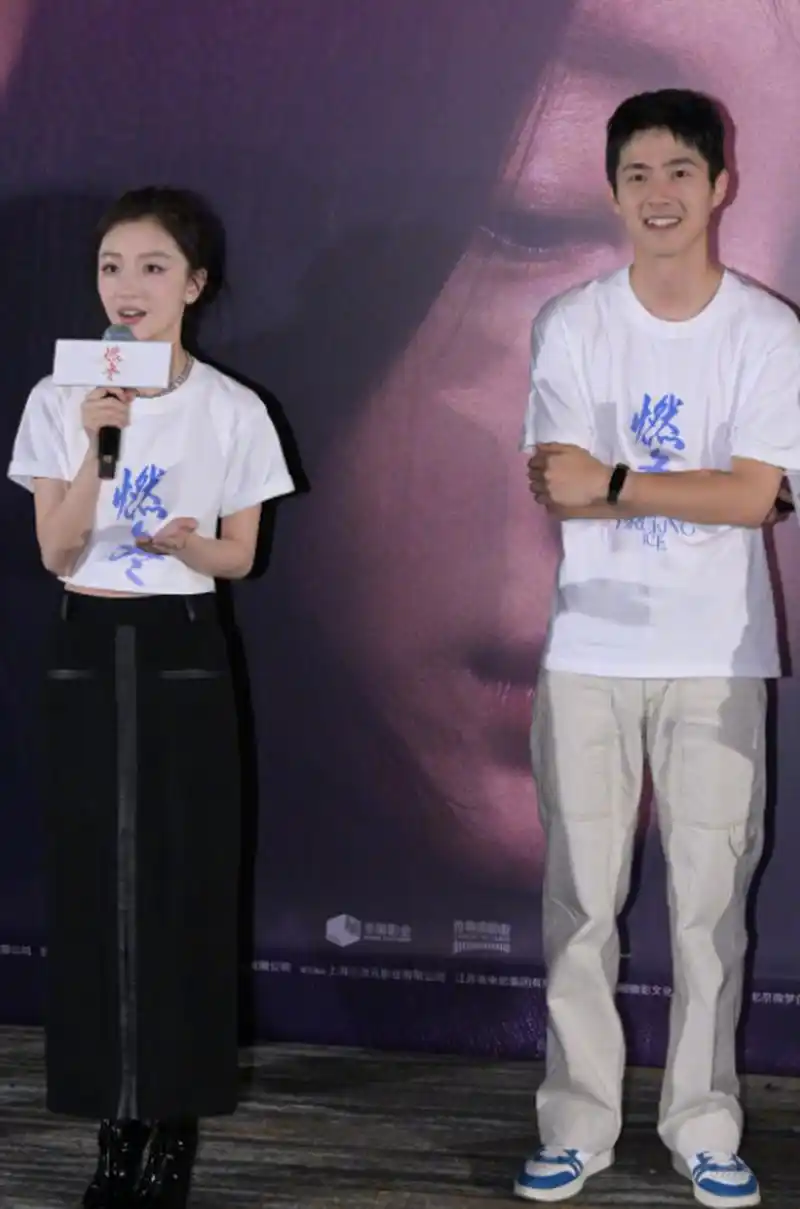 搞不懂,为啥刘昊然周冬雨活动现场隔这么开呢,你们不是演情侣么 #刘