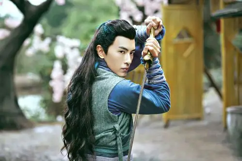 《天泪传奇之凤凰无双》萧凤青——郑元畅