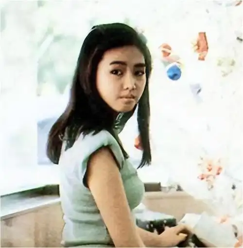 朱丽倩亿万身家陪嫁刘德华46岁勇闯高龄产子如今幸福美满