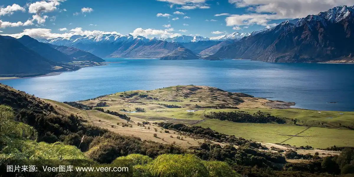 俯瞰新西兰瓦纳卡湖