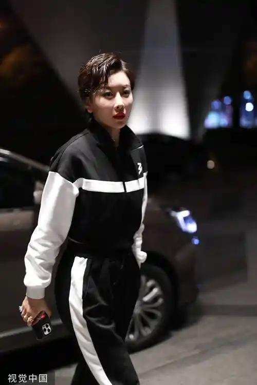 毛俊杰浪姐3录制图一头短发搭运动装酷飒利落