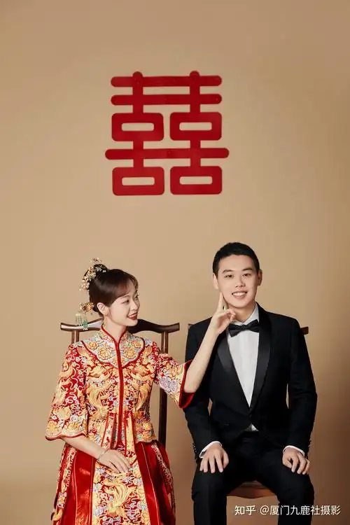 当国潮的风强势来袭,那必然有中式婚纱照的一席之地