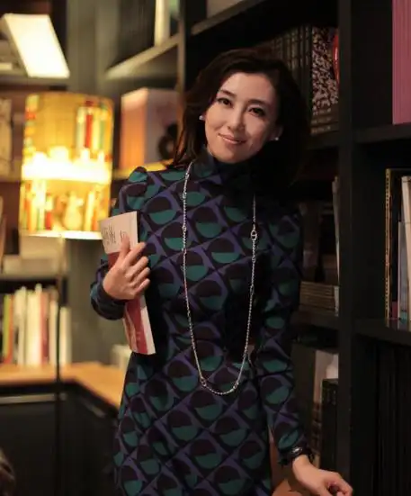 央视主持人李红素颜近照大曝光,端庄大气,气质迷人!